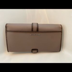 Michael Kors Carryall Quincy leather wallet